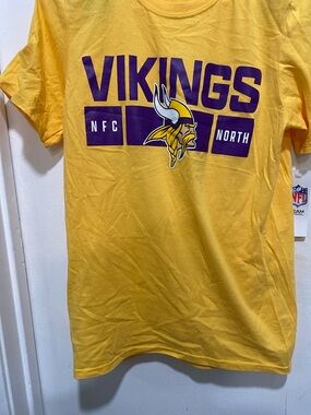 Minnesota Vikings Gold Graphic Tee - Vikings NFC Northumbria